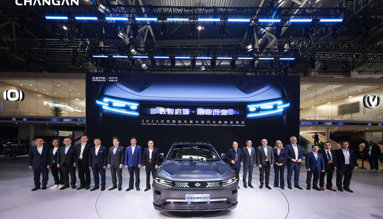 Changan представил первый в мире серийный автомобиль-трансформер Nevo E07